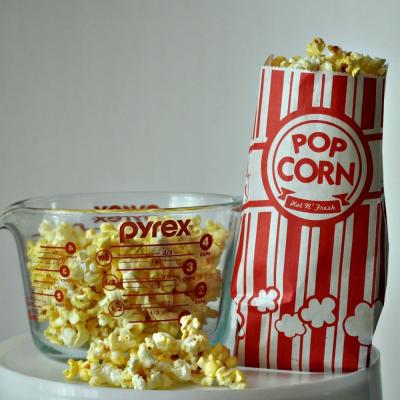 China Papiertüten Karnevals-König-Paper Popcorn Bags Customized 1 Unzen-Satz von Rotem und von weißem zu verkaufen