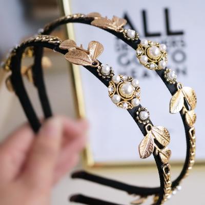 China New style 2021 European and American style autumn and winter pearl baroque handmade retro gold foil thin hair band for sale