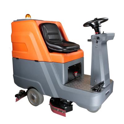 China Auto Battery Operated Floor Scrubber Ride On Floor Scrubber Brush With 1080 Long Squeegee zu verkaufen