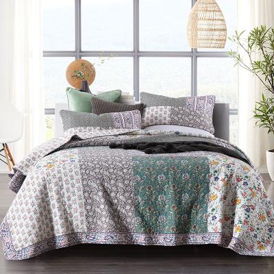 China Nondisposable Custom Colorful 100% Cotton Fabric Bedspread Patchwork Quilted Comforter Bedding Set For Home Hotel for sale