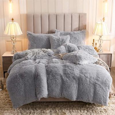 China Modern Design Anti-pilling Custom Microfiber Polyester Comforter Quilted Bed Comforter Set With Two Pillowcases for sale