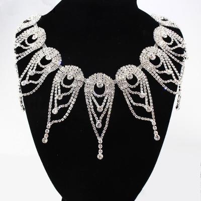 China Shinning Crystal Applique Rhinestone Bridal Trim Fashion Chain Fringe Embellishment Belly Dance Chain for sale