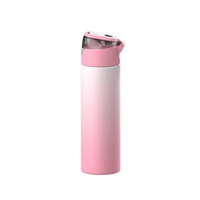 China Portable Sports 750ml Spray Top Viable Sucking Drinking Plastic Water Bottles for sale