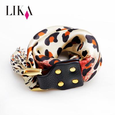 China Fashion fabric bracelet LIKA 2019 metal clasp leopard print multifunctional women's fashion fabric scarf bracelet for winter with alloy button for sale