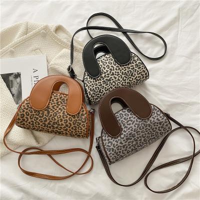 China Fashion 2021 summer style leopard pattern handbags for women simple shoulder fashion purse bolsos-para-mujeres ladies handbag for sale