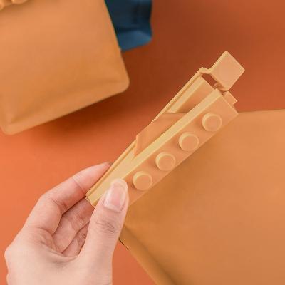 China Good Quality 4pcs/Set Building Blocks Sustainable Portable Colorful Food Bread Sealing Plastic Bag Clips for sale