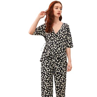 China Breathable Summer Chrysanthemum Kimono Strap Ladies Costume Pajamas for sale