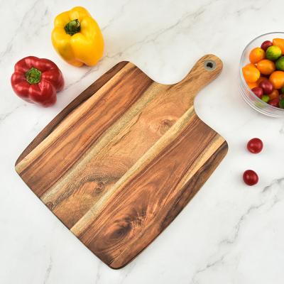 China Sustainable Kitchen Color Cheese Pizza Serving Walnut Wooden Panel Wooden Cutting Board With Eco-friendly Handle Chopper for sale