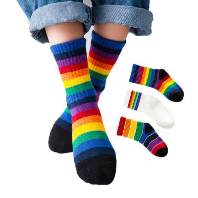 China Wholesale Fashion QUICK DRY Non Slip New Design Striped Kids Boys Girls Cotton Rainbow Kids Seamless Socks for sale