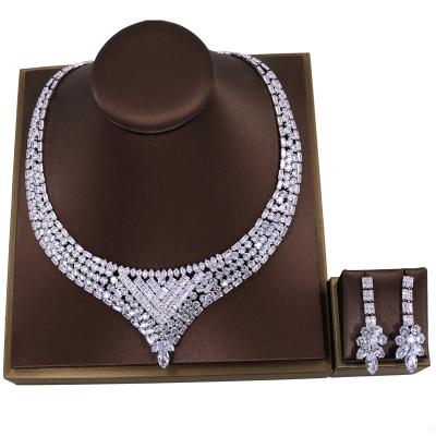 China FASHIONABLE American ladies party crystal necklace sets two-piece necklace and jewelry earrings for sale