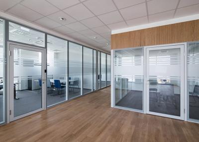 中国 Hidden frame 108mm double glass white frame clear glass frosted glass partition wall profile 販売のため