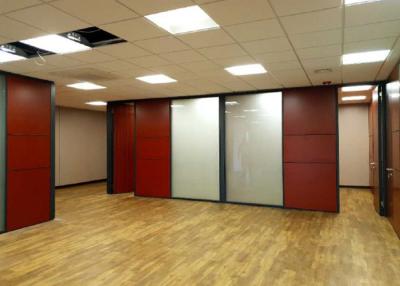 中国 Disassembled partition wall divide rooms with solid wood panel effectively separating and obstructing the rooms 販売のため