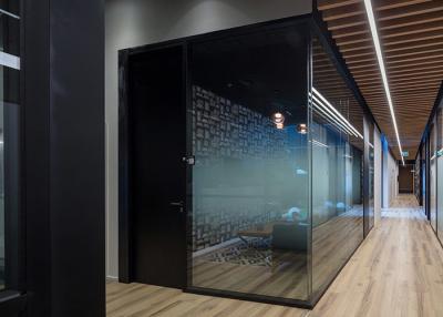 중국 두층 Frosted Glass Wall Partition Frameless Glass Wall System With Shutter 두층 Frosted Glass Wall Partition 프레임 없는 유리 벽 시스템 셔터와 함께 판매용