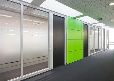 China geluidsdicht glaswand scheidingswand met melamine Afwerking voor hotel kantoor Te koop
