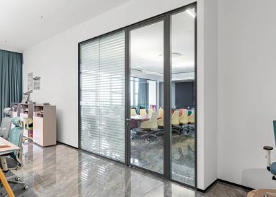 中国 Modern And Customizable Aluminum Frame Partitions For Office Partitions To Increase Privacy 販売のため