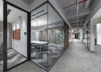 중국 Modular wall system double-glazed blind glass partition walls with black Aluminum frame 판매용