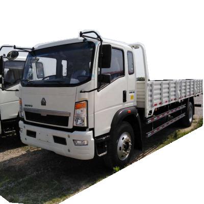 China New Sinotruk 4x2 howo diesel truck mini cargo truck price 7500x2450x2900 for sale