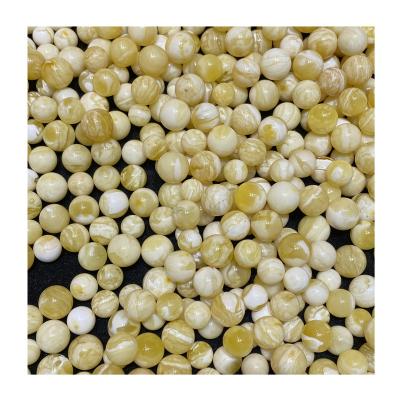 China Diameter 10-16mm High Quality Porcelain White Beads Factory Outlet Polishing Natural Natural Baltic Amber Yellow and White Beads for sale