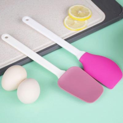 China Sustainable Heat Resistant Colorful Baking Pastry Cake Tools Wooden Handle Silicone Rubber Spatula for sale