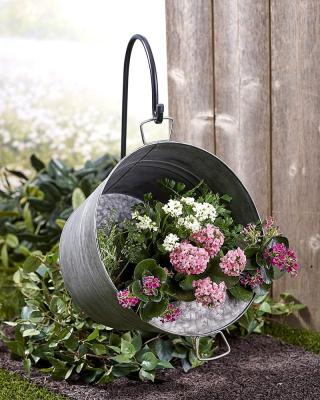 China Garden Metal Decoration Galvanized Steel Flower Pot With Hook Pail Planter For Gardens for sale