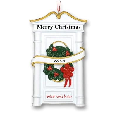 China Europe Christmas Small Resin Christmas Mini Ornaments Ornaments for Mini Christmas Tree Decorations for sale