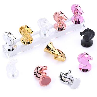 China Salon Professional Nail Art Chessboard Armor Plate Acrylic Low Horse Head Pose Armor Support Alloy Chess Piece for sale