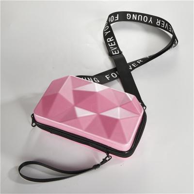 China Fashion Design Low Price Diamond Shell Makes Up Bag for sale