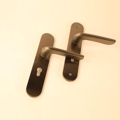 China Traditional Door Lever Handle Hardwares For Door Wood Wholesale High Quality Hardware for sale