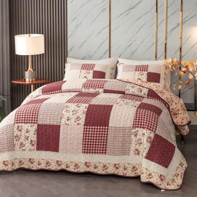 China Universal Cotton Anti-static Patchwork Quilt Bedspread Quilted Queen Size Quilt for sale