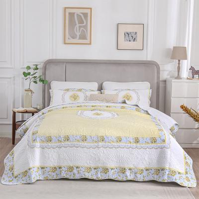 China European and American breathable cotton printing bedspread embroidered bedding patchwork quilted air conditioner three-piece set comforter for sale