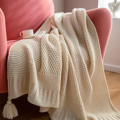 China PORTABLE Wholesale INS Net Red Knitted Warm Blanket Four Seasons Shawl Wool Car Office Lunch Break Blanket Blanket for sale