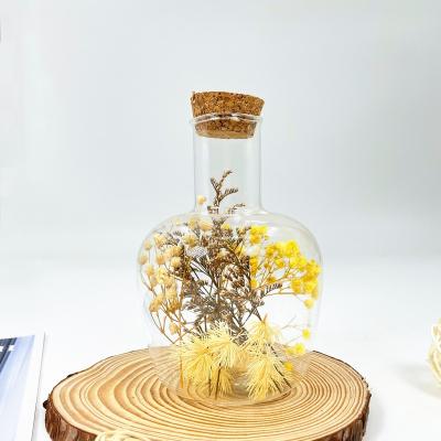 China Modern Glass With Dry Flower Hand Made Glass Home Decorative for sale