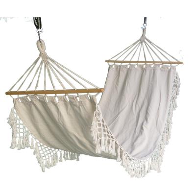 China Outdoor Furniture White Cotton Fringe Hanging Bed Hammock With Spreader Bar for sale