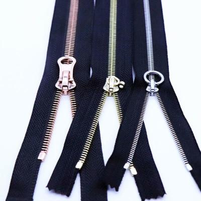 China Custom 3# 5# 8# Lock GL Teeth Manufacturer Custom 3# 5# 8# Open End Metal Auto Thin Long Chain Narrow Zipper For Handbags/Clothes for sale