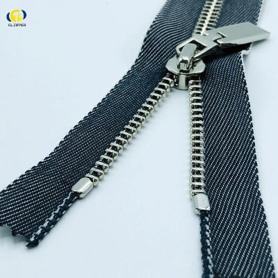 China Auto Lock Metal Teeth Large Zipper Roll For Jeans for sale