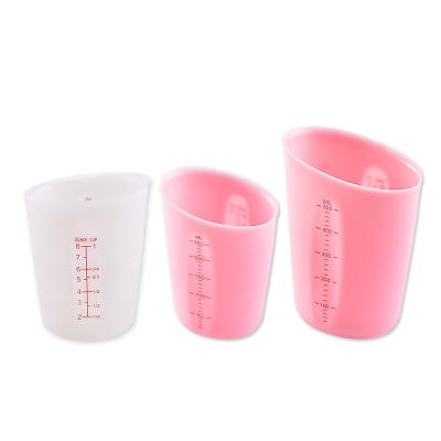 China 250ml Silicone Kitchen Tool Silicone Measuring Cup With Scale for sale