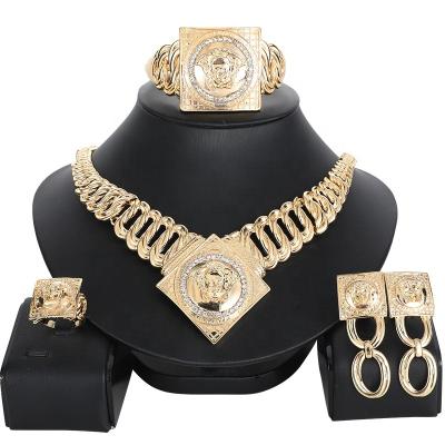 China New Design CLASSIC Luxury Copper Alloy Gold Plated Jewelry Set For Wedding Dating Gift Costume Necklace Earrings Accessories Sets for sale