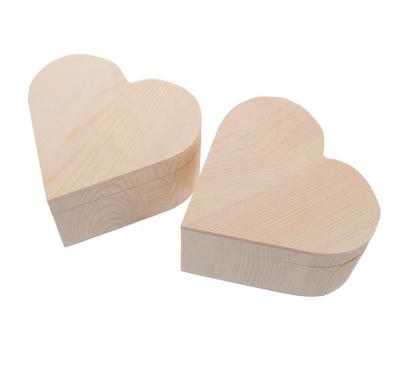 China Europe wooden jewelry box, heart-shaped treasure box with magnet, suitable for jewelry. Jewelry. earring storage for sale