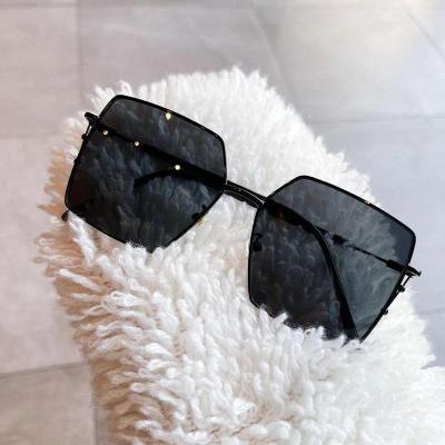 China Fashion Sunglasses 2022 Oversized Brand Design Square Sunglasses Men Women Shape Pink Shades Uv400 Vintage Yellow Blue Lenses for sale