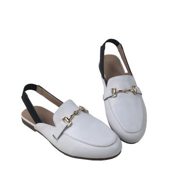 China New Design Girls Flat Shoes Scare Girls Leather Loafer Shoes With Gold Chain Front Flats Children Slingback Shoe For Girl for sale