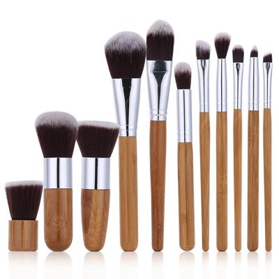 China Wooden Smudge Brush OEM Handle Makeup Sweep Clean Premium Brand Makeup Set Brush With Eco-friendly Cloth Bag for sale