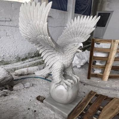 China Modern Customized Life Size Hand Carved Marble Eagle Animal Statue for sale