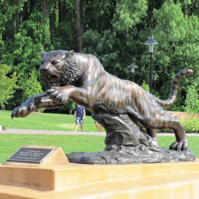 China Big size life size bronze sculpture western brass statue tiger for garden decoration for sale