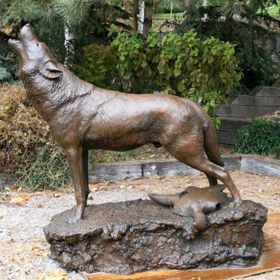 China Life Size Garden Western Outdoor Decoration Sculpture Wolf Bronze Animal Statue On Sale for sale