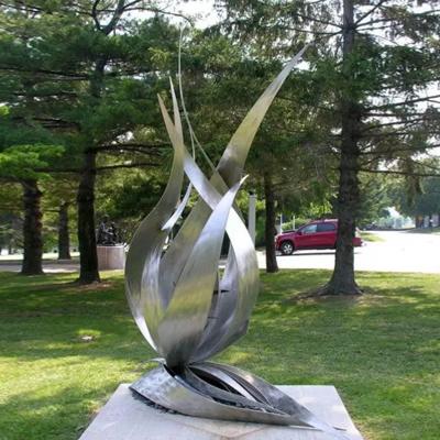 China China Outdoor Mirror Polished Stainless Steel Sculpture Statue for sale