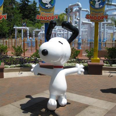 China Customized Western Life Size Fiberglass Resin Snoopy Statue For Shopping Hall Decoration for sale