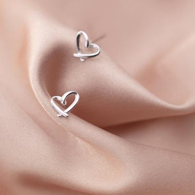 China Vintage Women's 925 Sterling Silver Jewelry Simple Heart Shape Stud Earrings for sale