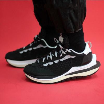 China Royalty Causal Shoes Running Men's Basketball Shoes Ready Anti-skid SACAI Vaporwaffle Sneakers Retro Red Mens Sneakers for sale