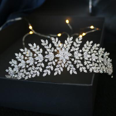 China New Popular Design Zircon Shiny Flowver Pageant Tiaras Headbands Wedding Hair Accessories for sale