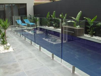 China Piscina de cristal que cerca, cerca de seguridad de cristal de la piscina de la transmitencia ligera del 85% en venta